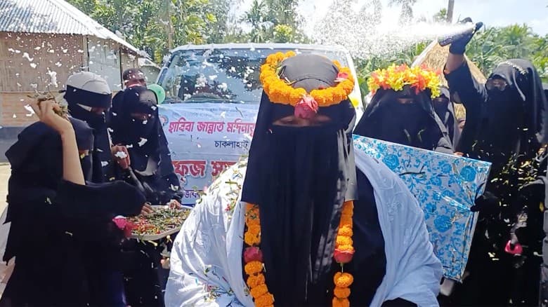 এক বছরে কোরআন মুখস্থ করল নবম শ্রেণির ছাত্রী